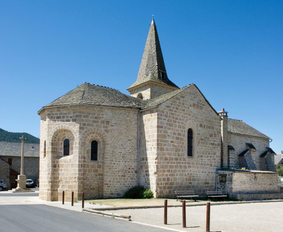 Hotel Les Hauts Du Gevaudan Montrodat Exterior foto